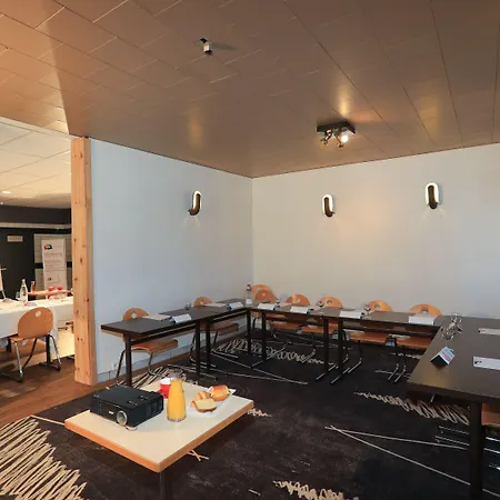 宜必思欧里亚克酒店 3*