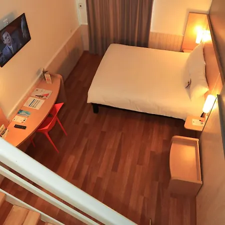 Ibis Hotel 3*